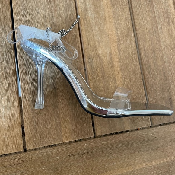Public desire wide fit April heels in silver US size 6 - Picture 2 of 5